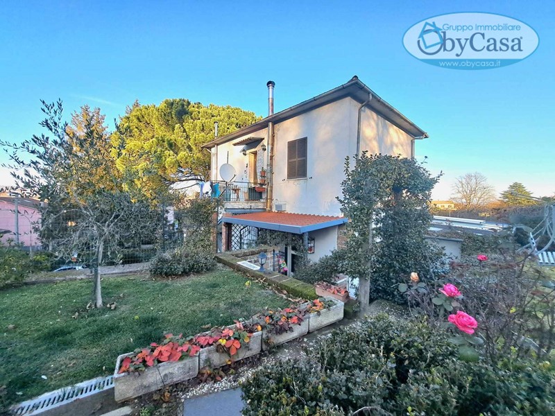 Casa Indipendente in Vendita a Bassano Romano, 129'000€, 71 m², con Box