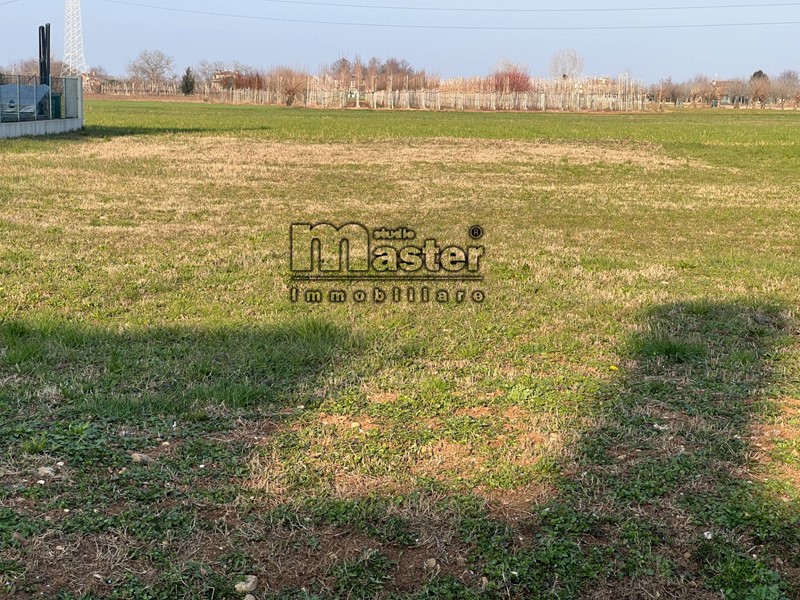 Terreno edificabile in Vendita a Paese, 70'000€, 880 m²