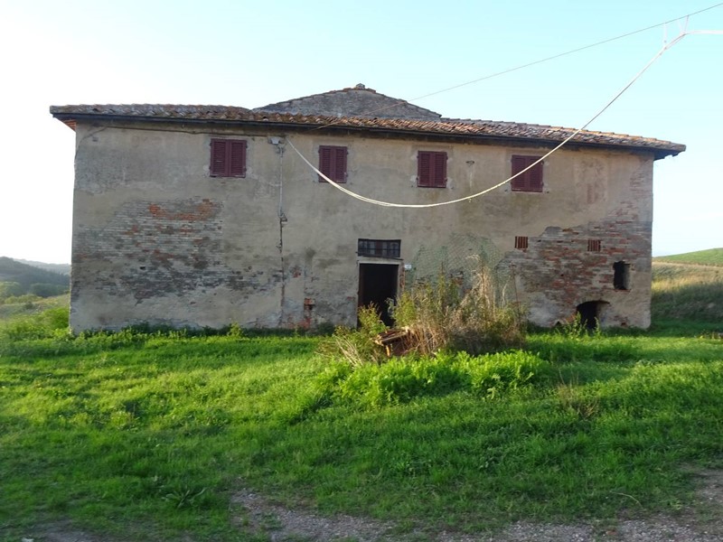 Rustico in Vendita a Montaione, 260'000€, 500 m²