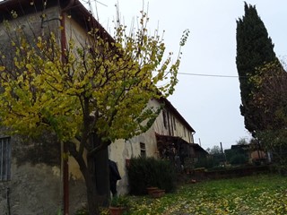 Rustico in Vendita a Montespertoli, 260'000€, 210 m²
