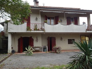 Villa in Vendita a Montespertoli, 450'000€, 320 m², con Box