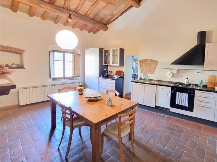 Rustico in Vendita a Montespertoli, 225'000€, 140 m²