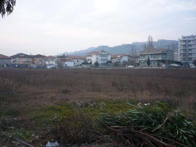 Terreno edificabile in Vendita a Alba Adriatica, 400'000€, 3500 m²