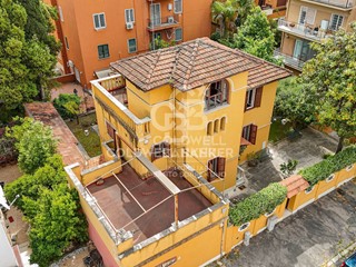 Villa in Vendita a Roma, 2'850'000€, 300 m²