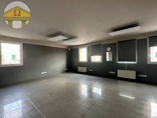 Ufficio in Affitto a Ponzano Veneto, 1'000€, 130 m²