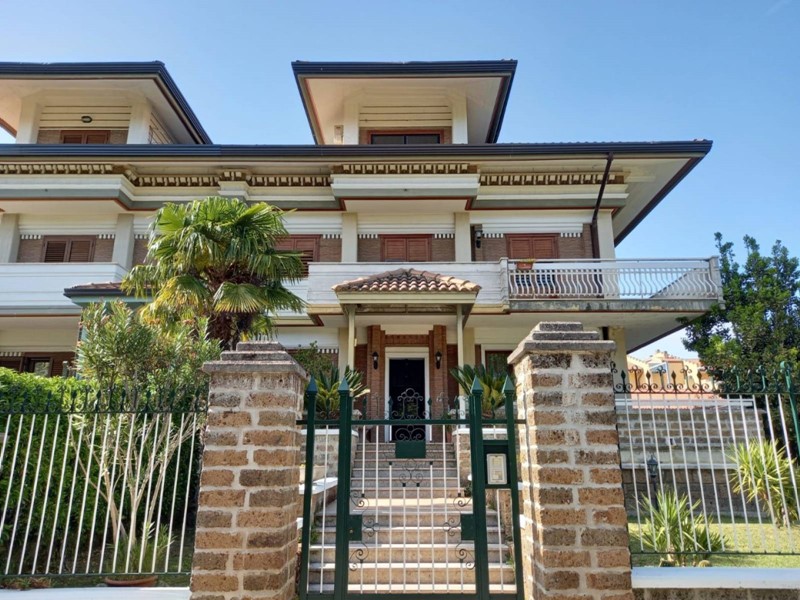 Villa in Vendita a Avellino, 500 m²