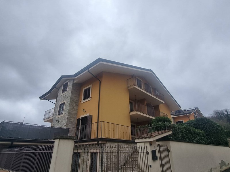 Casa Semi Indipendente in Vendita a Avellino, 420'000&euro;, 300 m²