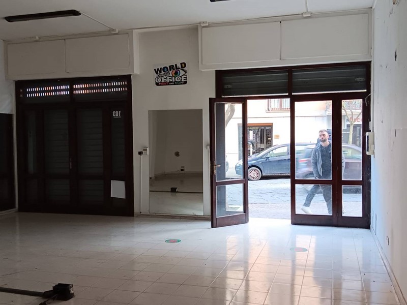 Immobile commerciale in Affitto a Avellino, 950&euro;, 100 m²