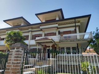 Casa Semi Indipendente in Vendita a Avellino, 500 m²