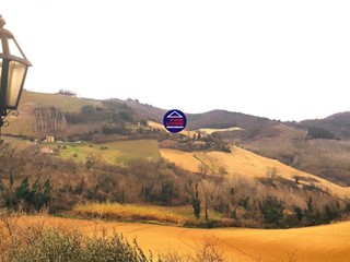 Rustico in Vendita a Montelabbate, 284'000€, 320 m²