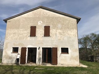 Rustico in Vendita a Sassocorvaro Auditore, 298'000&euro;, 314 m²