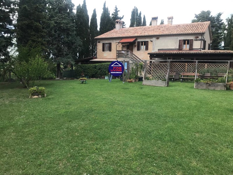 Rustico in Vendita a Pesaro, 310'000&euro;, 240 m²