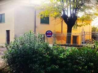 Casa Indipendente in Vendita a Fano, 329'000&euro;, 300 m²