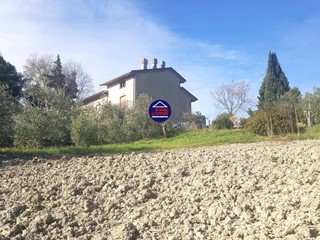 Casa Indipendente in Vendita a Montefelcino, 179'000€, 257 m²