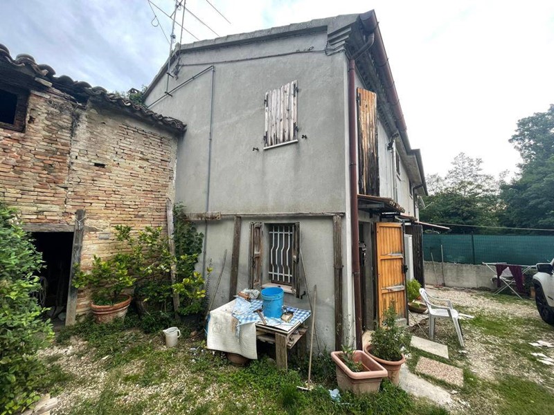 Casa Indipendente in Vendita a Vallefoglia, 120'000€, 130 m²