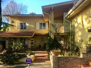 Villa in Vendita a Pesaro, 440'000&euro;, 400 m²