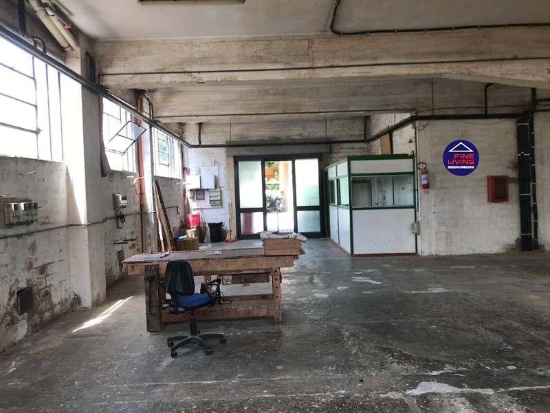 Immobile commerciale in Vendita a Pesaro, 240'000&euro;, 300 m²