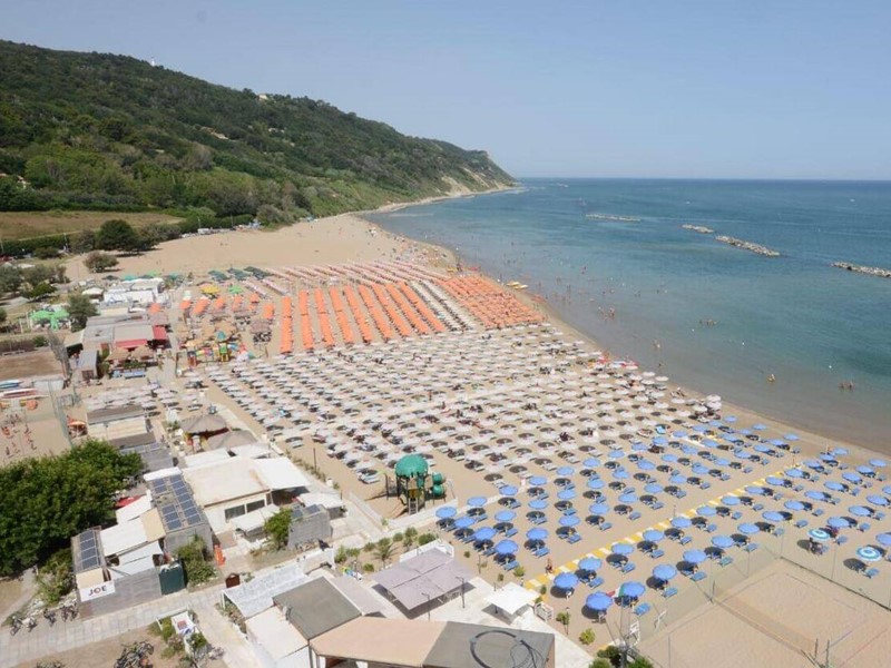 Attività commerciale in Vendita a Pesaro, 120'000&euro;, 100 m²