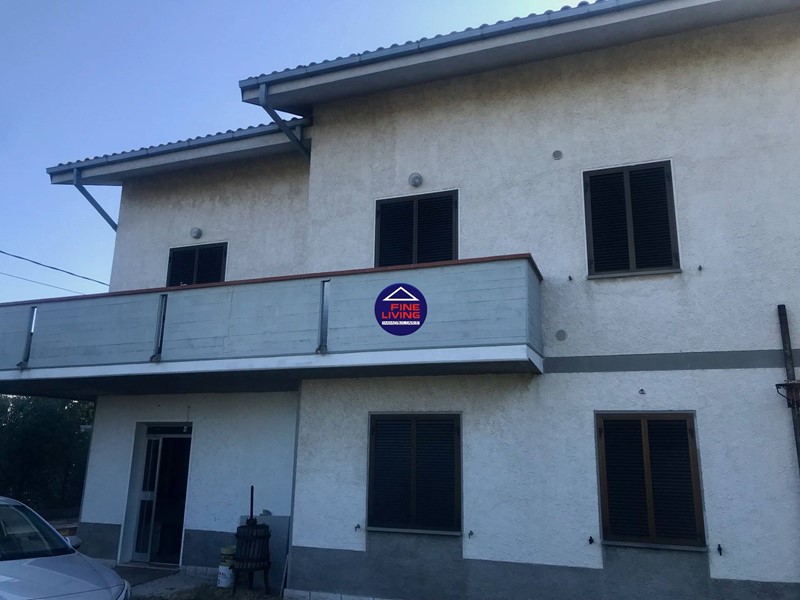 Villa in Vendita a Colli al Metauro, 248'000&euro;, 386 m²