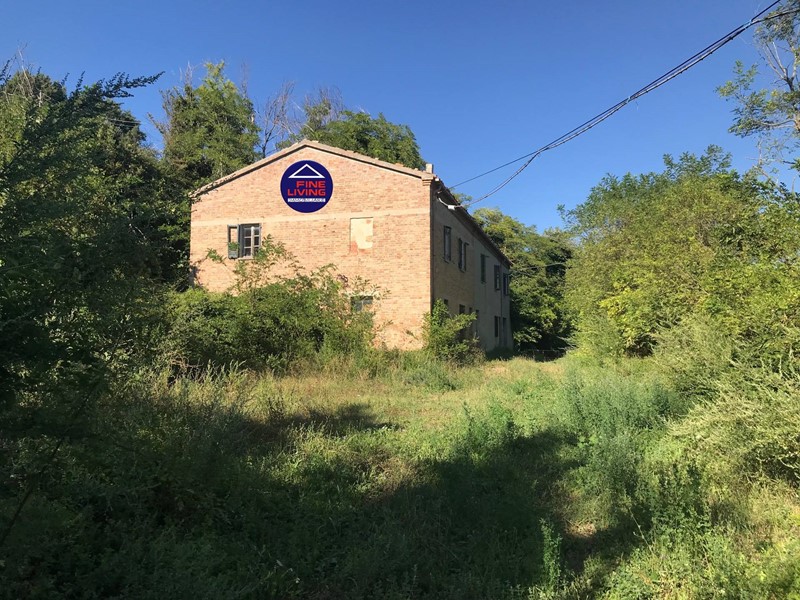 Casa Indipendente in Vendita a Colli al Metauro, 145'000&euro;, 300 m²