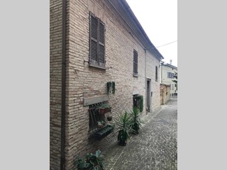 Casa Indipendente in Vendita a Mombaroccio, 90'000€, 400 m²