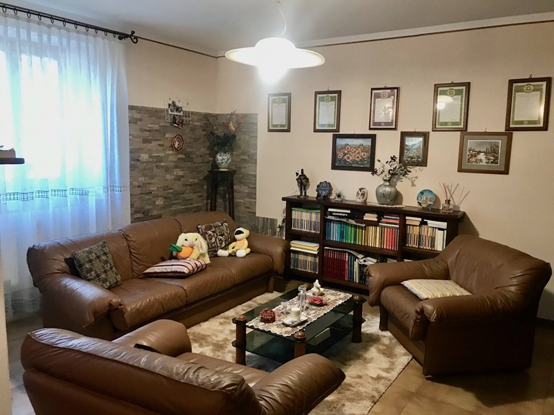 Villetta a schiera in Vendita a Mombaroccio, 162'000€, 221 m²