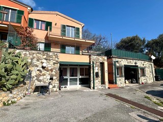 Villetta a schiera in Vendita a Albissola Marina, 750'000€, 250 m²