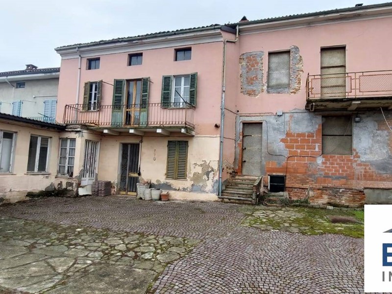 Casa Semi Indipendente in Vendita a San Salvatore Monferrato, 55'000€, 327 m²