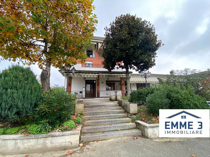 Attività commerciale in Vendita a Fubine Monferrato, 582'000€, 945 m²