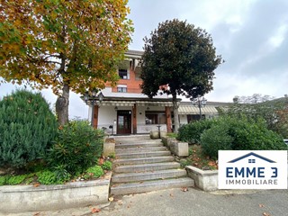 Attività commerciale in Vendita a Fubine Monferrato, 582'000€, 945 m²