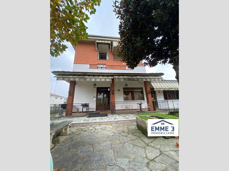 Attività commerciale in Vendita a Fubine Monferrato, 116'000€, 390 m²