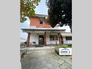 Attività commerciale in Vendita a Fubine Monferrato, 116'000€, 390 m²