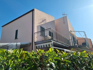 Villetta a schiera in Vendita a Campofelice di Roccella, 125'000€, 62 m²