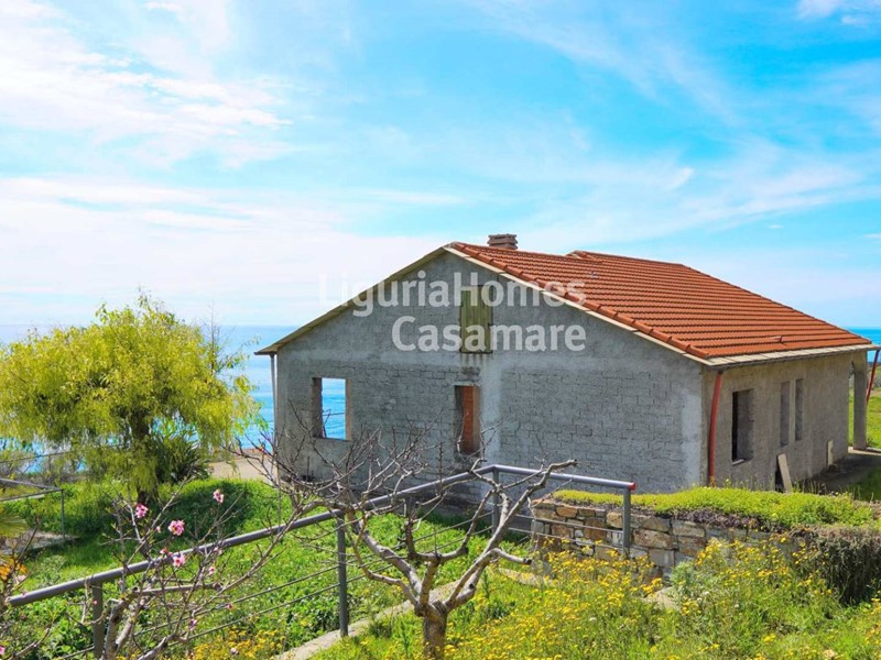 Villa in Vendita a Cipressa, 490'000€, 230 m²