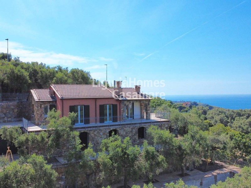 Villa in Vendita a Terzorio, 790'000€, 240 m²