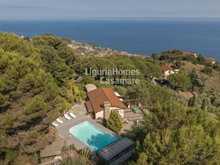 Villa in Vendita a Cipressa, 1'650'000€, 246 m²