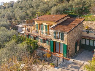 Casa Semi Indipendente in Vendita a Castellaro, 390'000€, 195 m²