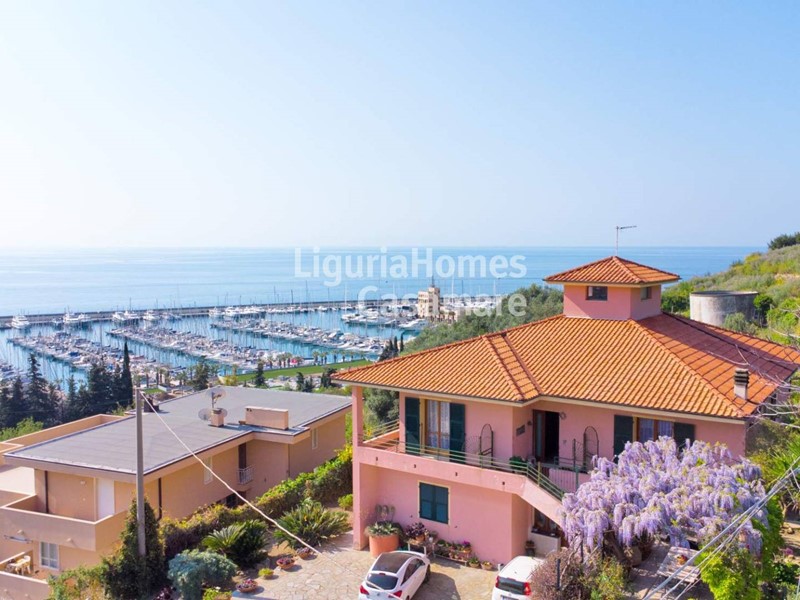 Villa in Vendita a Santo Stefano al Mare, 690'000€, 283 m²