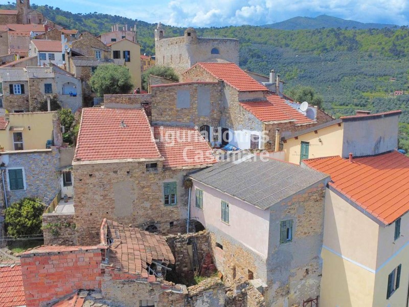 Casa Semi Indipendente in Vendita a Cipressa, 180'000€, 350 m²