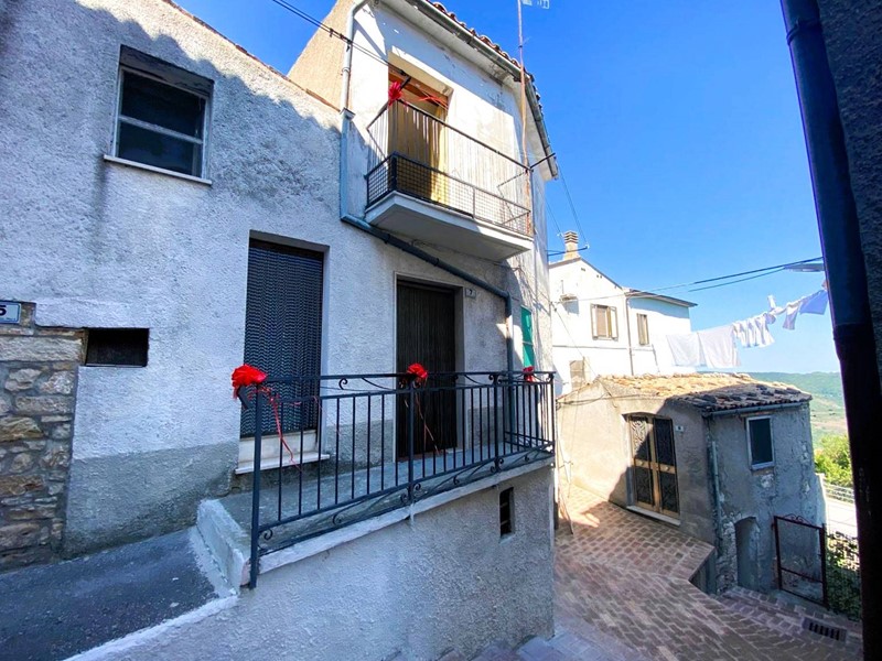 Casa Semi Indipendente in Vendita a Palmoli, 21'000€, 77 m²