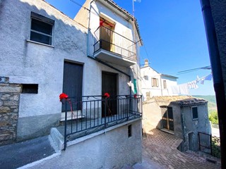 Casa Semi Indipendente in Vendita a Palmoli, 21'000€, 77 m²