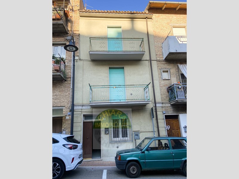 Casa Indipendente in Vendita a Monteodorisio, 78'000€, 157 m²