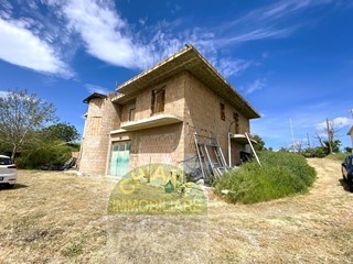 Villa in Vendita a Cupello, 225'000€, 350 m², con Box