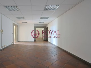 Ufficio in Affitto a Livorno, 1'900€, 220 m²