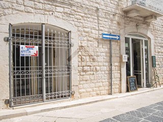 Immobile commerciale in Affitto a Trani, 630€, 50 m²