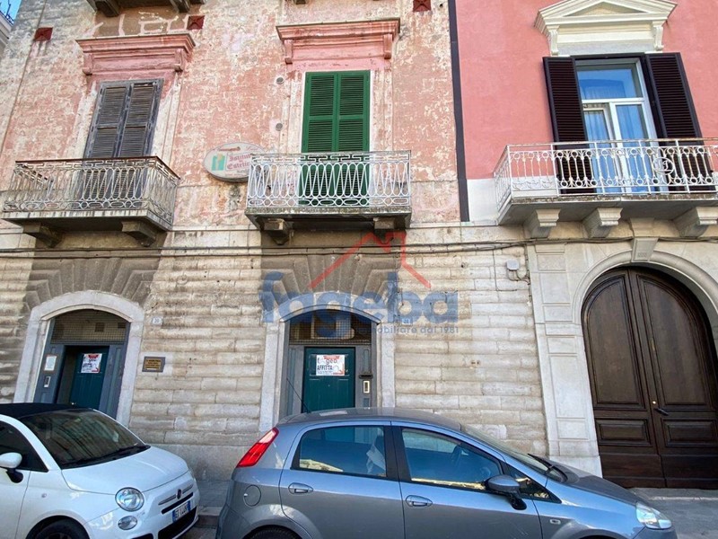 Ufficio in Affitto a Trani, 450€, 45 m²