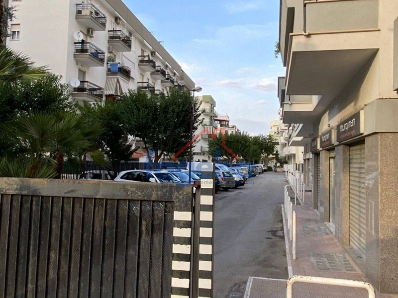 Magazzino in Vendita a Trani, 60'000€, 100 m²