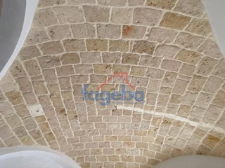 Immobile commerciale in Affitto a Trani, 570€, 65 m²