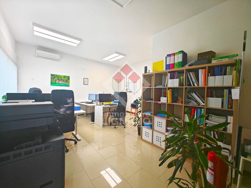 Ufficio in Affitto a Latisana, 450€, 40 m²