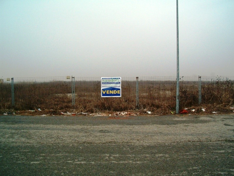 Terreno industriale in Vendita a Trino, 11000 m²